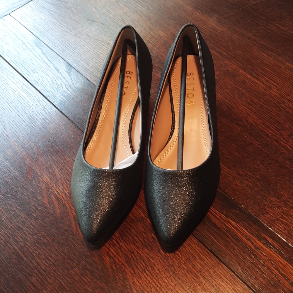 Kitten heels pumps